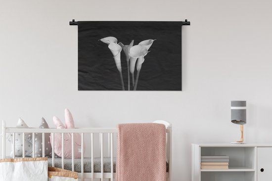 Tapisserie Plantes sur fond noir - Gros plan de fleurs de lys calla sur fond noir Tapisserie en coton 90x60 cm - Tapisserie avec photo