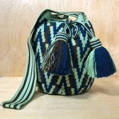 Wayuu schoudertas,  turquoise, bruin, blauw, large, over shoulder bag, gehaakte tas, kleurrijk, authentiek design, tassels