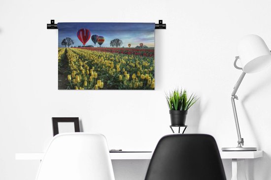 Tapisserie Tulipes - Montgolfières au-dessus d'un champ avec des tulipes Tapisserie coton 60x40 cm - Tapisserie avec photo