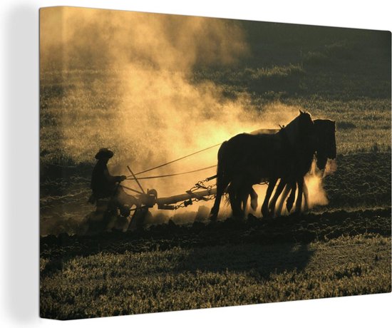 Canvas Schilderij Een boer gebruikt Belgische paarden om zijn land om te ploegen - 90x60 cm - Wanddecoratie