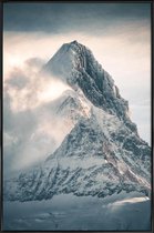 JUNIQE - Poster in kunststof lijst Sneeuw berg foto -40x60 /Grijs &