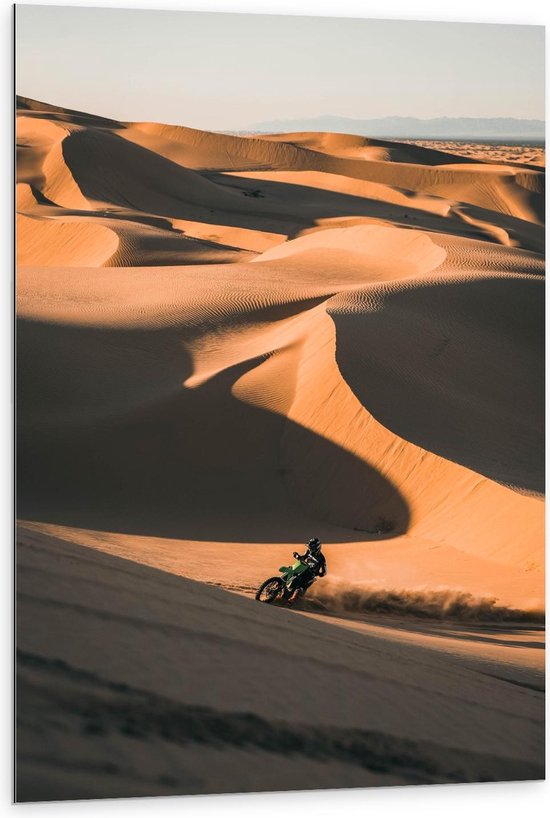 Dibond - Motorcrosser op Zandheuvels in Woestijn - 80x120cm Foto op Aluminium (Wanddecoratie van metaal)