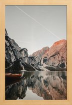 JUNIQE - Poster met houten lijst Spiegelbeeld in het water -13x18