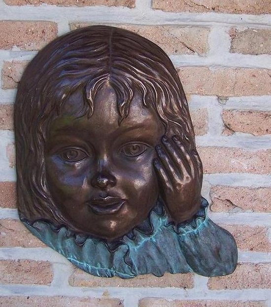 Tuinbeeld - bronzen beeld - Meisjesgezicht  muurdecoratie - Bronzartes - 40 cm hoog