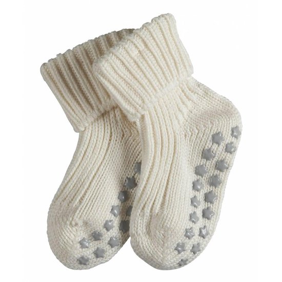 Witte gebreide babysokjes met sterretjes anti-slip noppen.