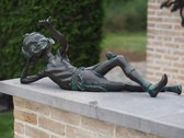 Tuinbeeld - bronzen beeld - Pixie / kabouter liggend - Bronzartes - 33 cm hoog