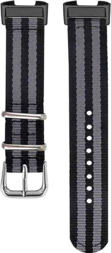 Bracelet en nylon gris noir rayé avec des accents métalliques adapté pour Fitbit Charge 3 / Charge 4