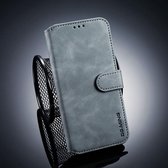 DG.MING Retro Oil Side Horizontal Flip Case voor Xiaomi 8 Lite, met houder & kaartsleuven & portemonnee (grijs)