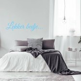 Muursticker Lekker Bedje... - Lichtblauw - 80 x 21 cm - slaapkamer nederlandse teksten