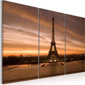 Schilderijen Op Canvas - Schilderij - Eiffel Tower at dusk 60x40 - Artgeist Schilderij