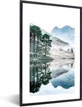 FrameYourWall® - Fotolijst met poster 20x30 - Bomen - Mist - Water - Bergen - Natuur - Fotokader van hout - Kaders en lijsten - Houten fotolijstje - Wissellijst voor muurposter - Picture en photo frame - Posterlijst - Fotohouder