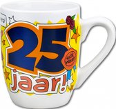 Mug Cartoon - Hourra 25 ans - Mélange de caramel - Dans un emballage cadeau avec ruban coloré