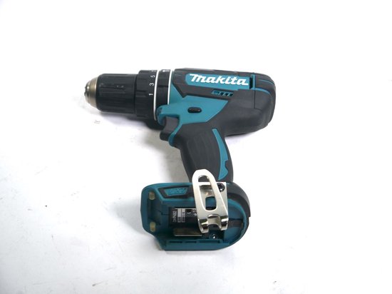 Turquoise en zwarte Makita accuboormachine met LXT accu, van bovenaf gezien.
