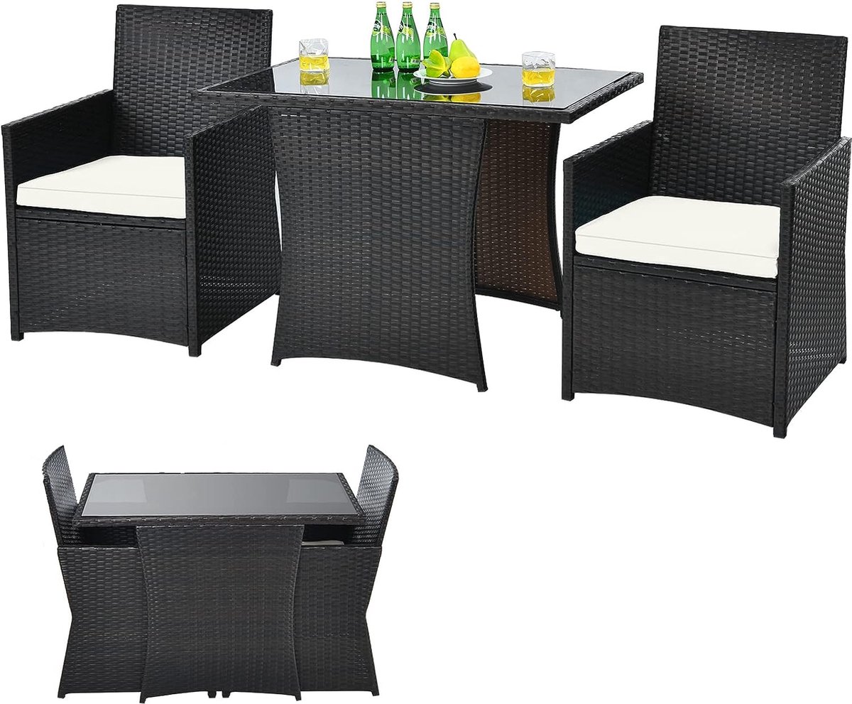 Tuinmeubelset van polyrotan: 2 stoelen, 1 bijzettafel met glazen blad.