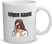 Akyol - fotograaf vrouw met eigen naam koffiemok - theemok - Fotograaf - fotografen - mok met eigen naam - leuk cadeau voor iemand die houd van foto's maken - cadeau - kado - 350 ML inhoud