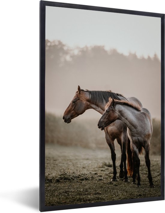 Quarter horse et poulain dans un pâturage brumeux 40x60 cm