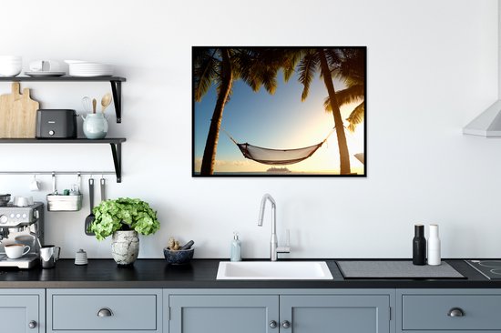 Photo encadrée - Hamac suspendu entre palmiers cadre photo noir 80x60 cm - Affiche encadrée (Décoration murale salon / chambre) / Mer et plage