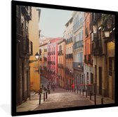 Affiche avec cadre Madrid - Rue colorée dans le centre espagnol de Madrid - cadre photo noir - 40x40 cm - Affiche avec cadre