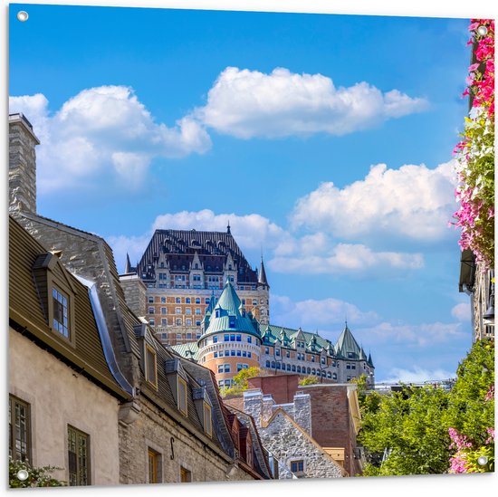 Tuinposter – Stad - Gebouwen - Huizen - Bloemen - Planten - 100x100 cm Foto op Tuinposter (wanddecoratie voor buiten en binnen)