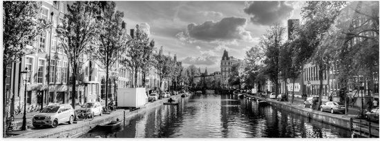 Poster Glanzend – Uitzicht over de Grachten van Amsterdam (Zwart-wit) - 90x30 cm Foto op Posterpapier met Glanzende Afwerking