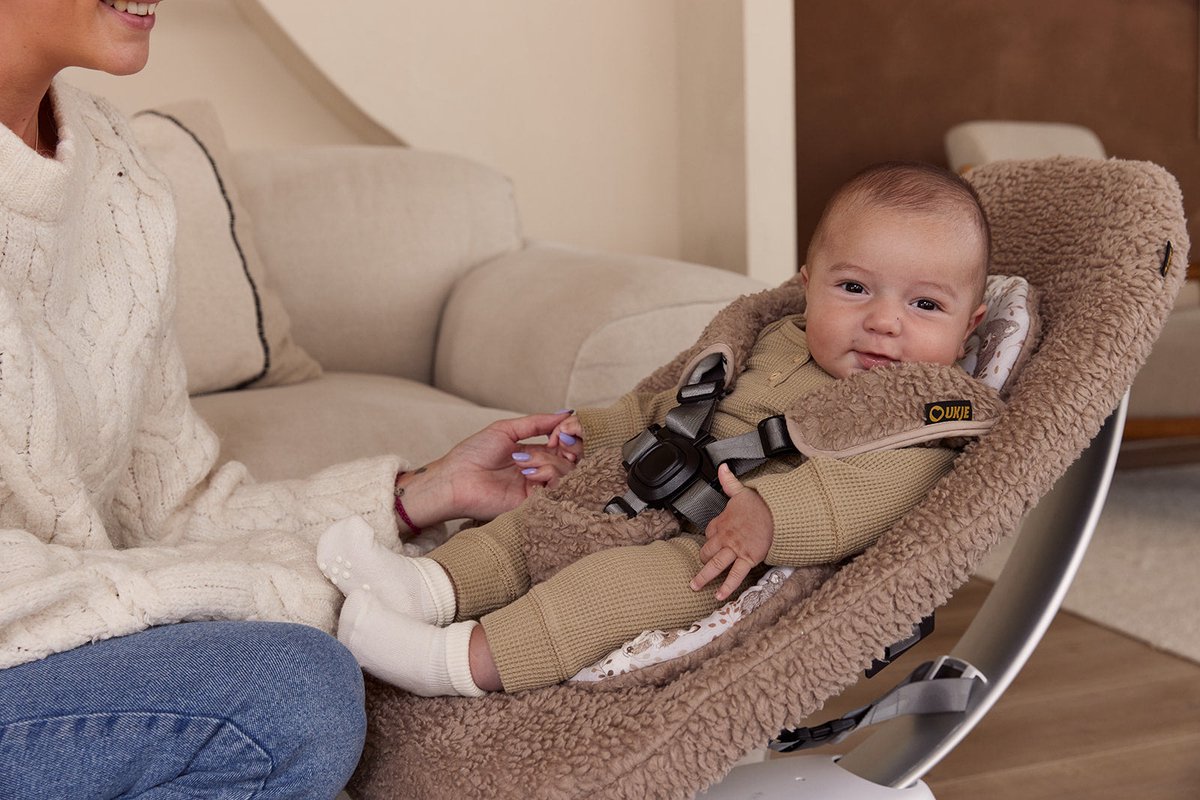 Ukje Wipstoelhoes geschikt voor 4Moms Mamaroo 5 Rockaroo Wipstoel - Hoes met Waterdichte Voering ter Bescherming van je Stoel - Perfecte Pasvorm - Met Gordelbeschermers - Makkelijk Wasbaar - Zacht Katoen - Teddy Taupe – foto 4