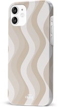xoxo Wildhearts Minimal Nude - Single Layer - Hardcase geschikt voor iPhone 12 hoesje - Siliconen hoesje iPhone met golven print - Cover geschikt voor iPhone 12 beschermhoes - wit / beige / bruin