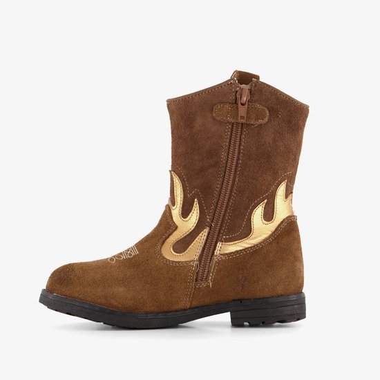 Bruine suède cowboylaars van opzij met goudkleurige vlammen en een ritssluiting.