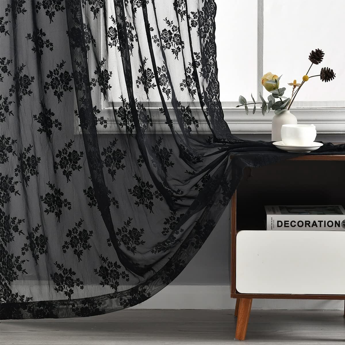 Zwarte vetergordijnen 63 inch lengte - rustieke vintage bloemen zwarte doorschijnende gordijnen 2 panelen, privacy Goth vetergordijnen voor slaapkamer, staafzak pure kanten gordijnen, 52 x 63 cm, 2 panelen, zwart