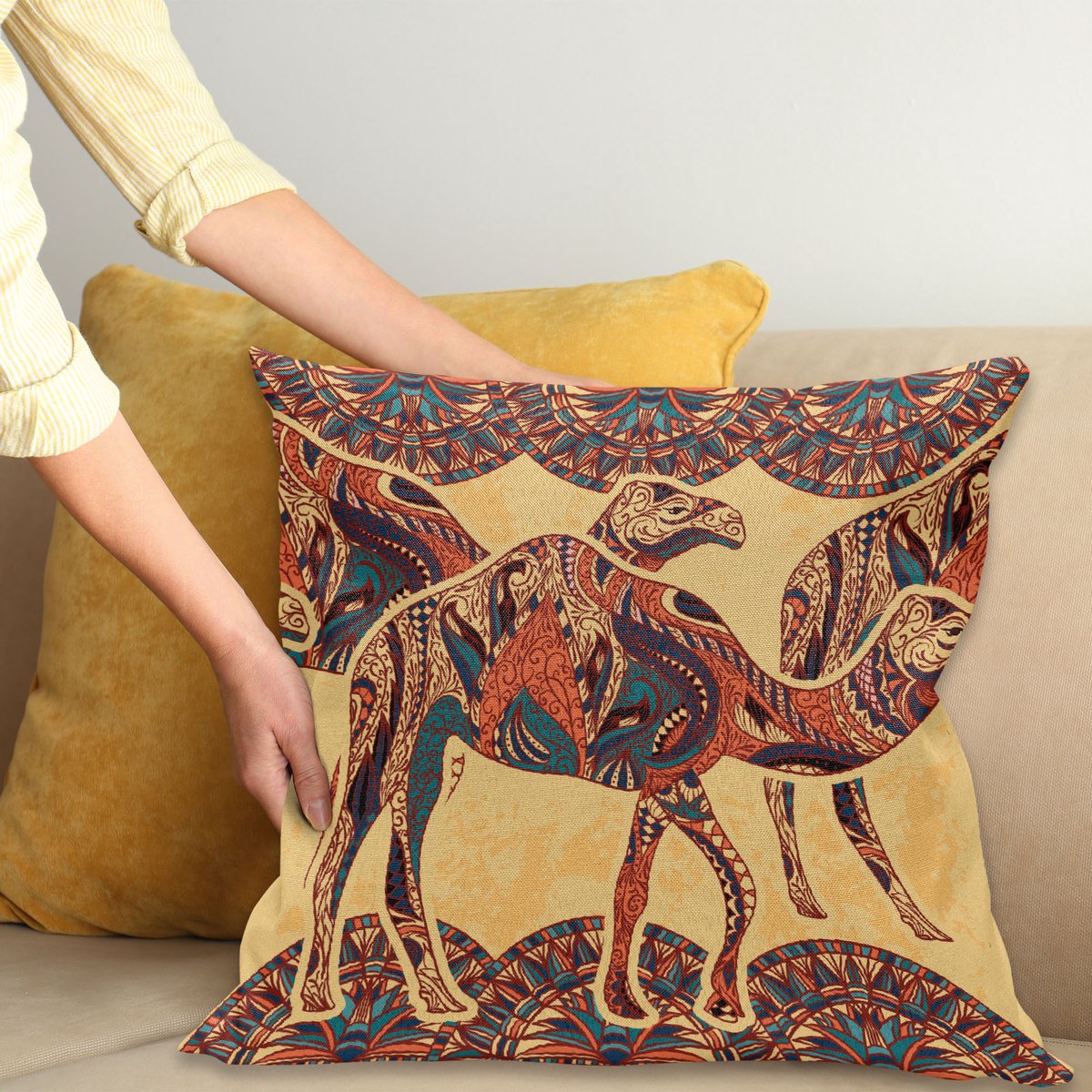 ABAKUHAUS Tribal Sierkussenhoes, Camel Dieren met Oosters Ornamenten Folkloric Cultuur Afbeelding, Decoratieve Vierkante Sierkussenhoes, 40 x 40 cm, Oranje Geel