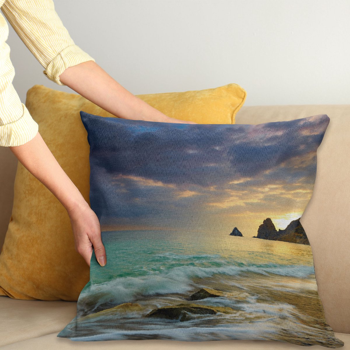 ABAKUHAUS Strand Sierkussenhoes, Coastal Seascape Uitzicht van Dramatic Wolken Sunrise Time Hills en Wavy Oceaan Afbeelding Kunst Print, Decoratieve Vierkante Sierkussenhoes, 45 x 45 cm, Bruin Groen