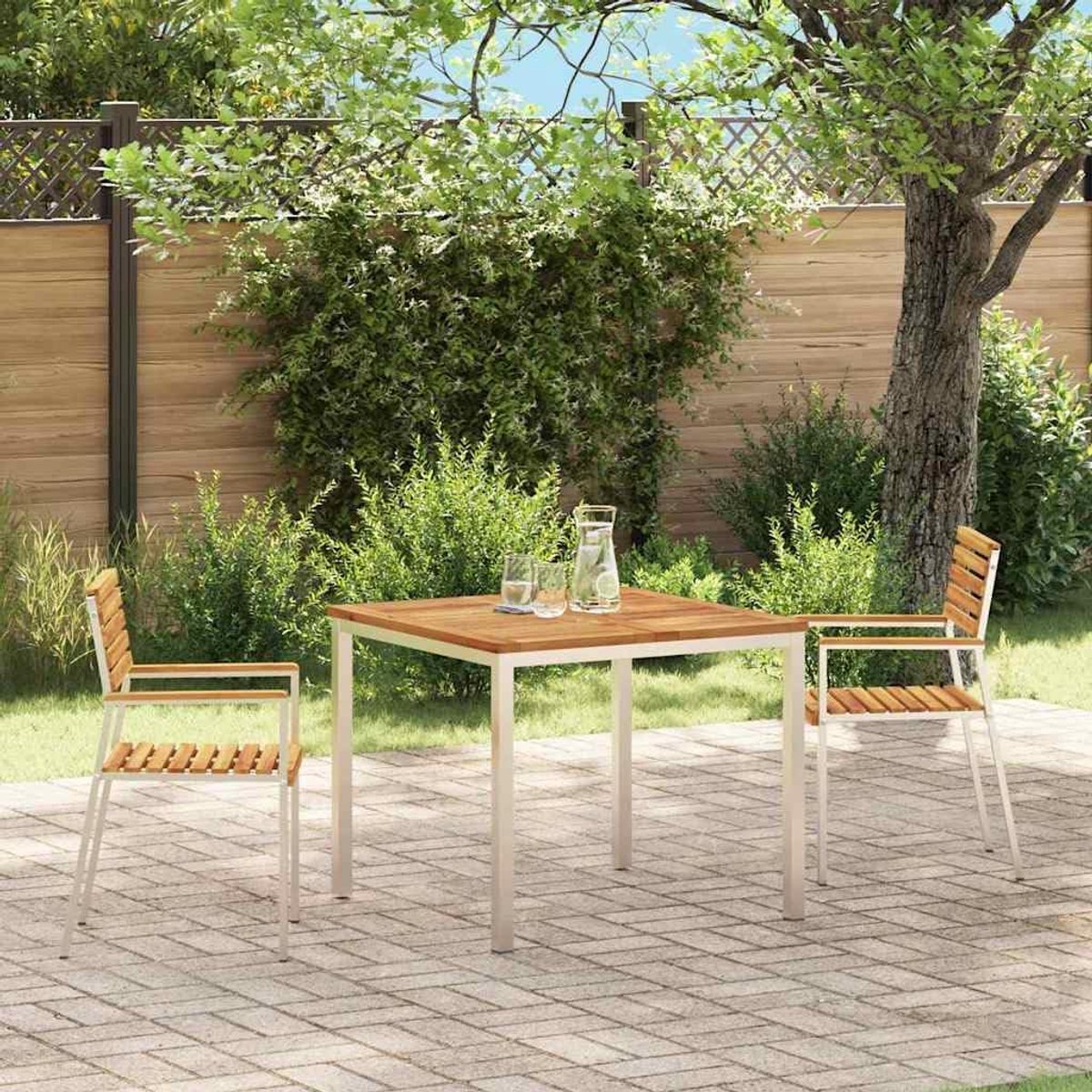 Tuinstoel in bruin, met armleuningen van acaciahout en roestvrij stalen frame, rechthoekig design voor terras of buiten, robuuste materialen