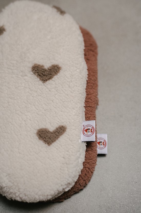 Loeiwarm Joep - Lijnzaadkussen Baby - Handgemaakt in Nederland - Pittenzak - Warmtekussen baby- Wasbare Hoes - Hartjes - Teddy Stof — afbeelding 5