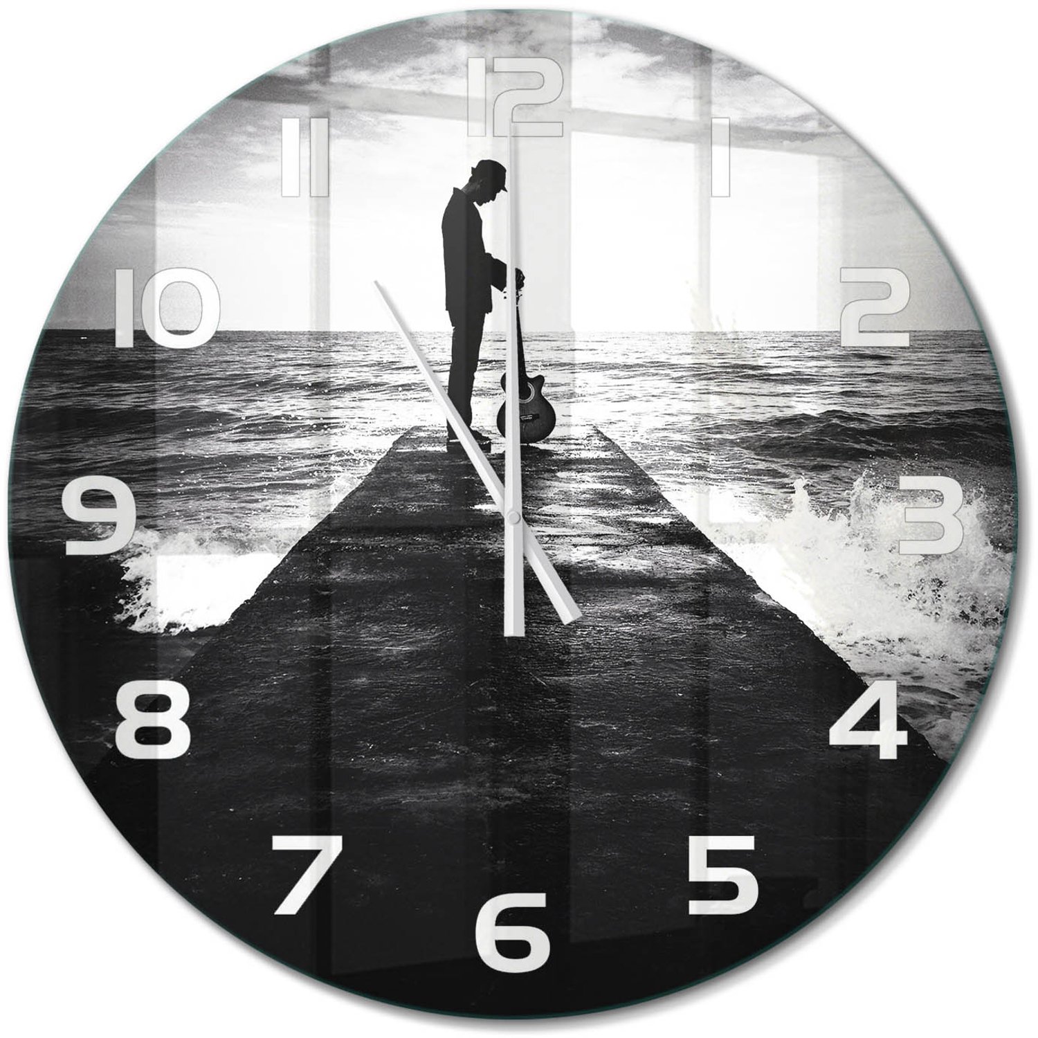 TULUP Wandklok - Gitarist op de pier Gekleurde Glazen Klok - fi60 cm - Zwart-wit Glazen Klok Met Print - Witte handen - Ronde Klok - Moderne Wandklok Glas - Wandklok Glas Decoratie