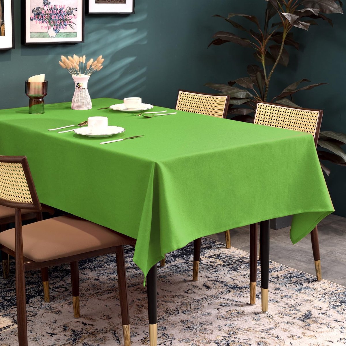 Tafelkleed in appelgroen 140 x 240 cm, vuilafstotend, met linnenlook