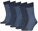 Set van vijf Tommy Hilfiger herensokken in blauw. Met verticale strepen, stippen en visgraatpatroon. Elk met logo.