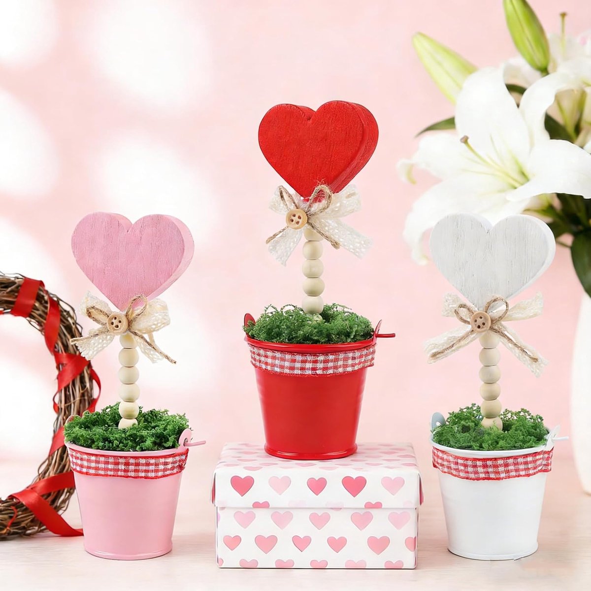 3 Stks Valentijnsdag Mini Ingemaakte Houten Bord Set Rood Wit Roze Hartvormige Plant Pot Tafelblad Centerpiece Gelaagd Lade Decor voor Valentijnsdag Party Decoraties Home Decor Geschenken Levert