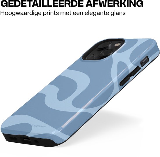 Blauw telefoonhoesje met golvend patroon, op een iPhone 13 Mini.