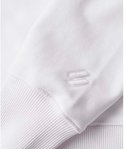 Sweat blanc avec poignets côtelés et logo brodé sur la manche.