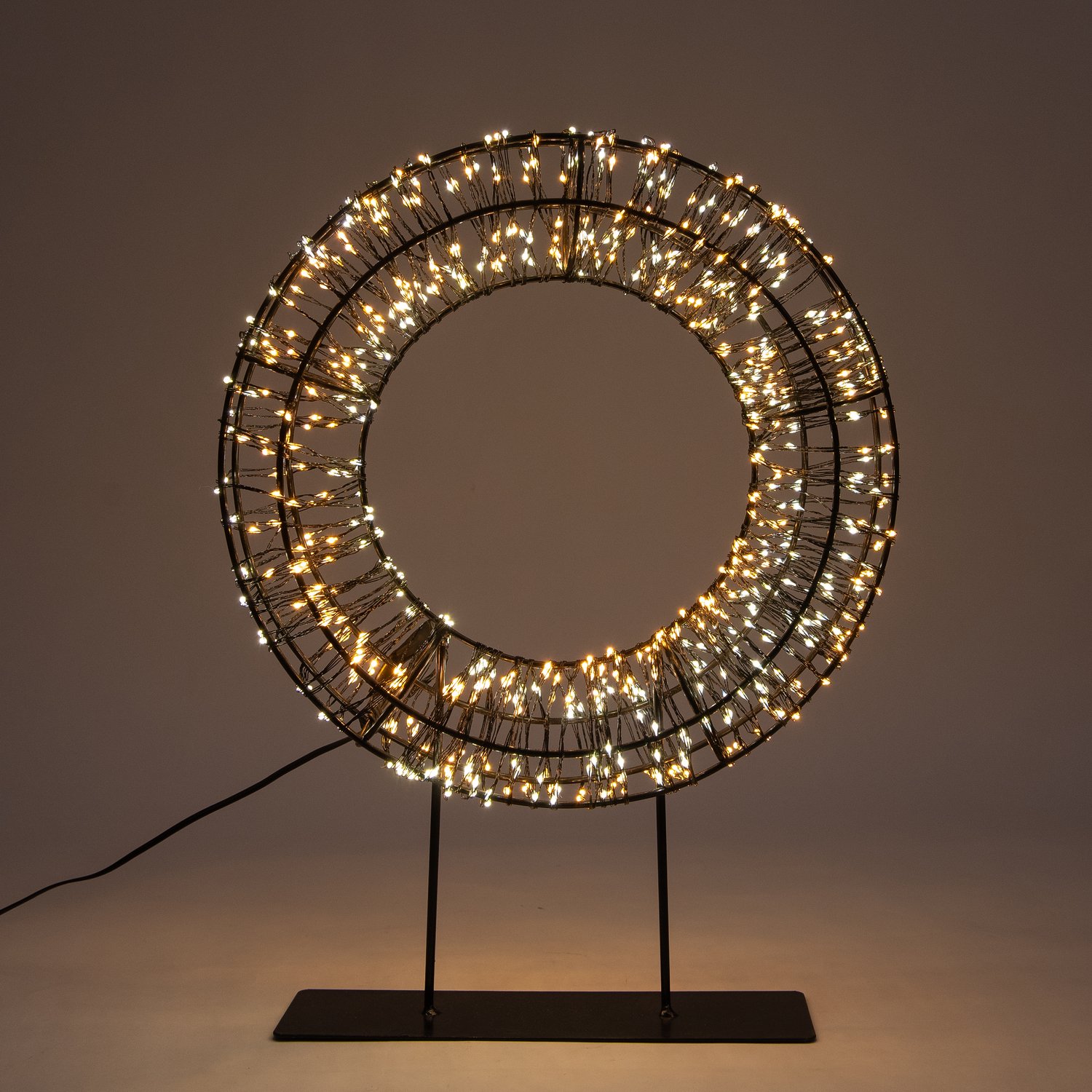 Anna's Collection Verlichte krans/decoratie ring - metaal - warm wit licht - D28 cm - 800 micro led lampjes - kerstverlichting kerstkrans – foto 4