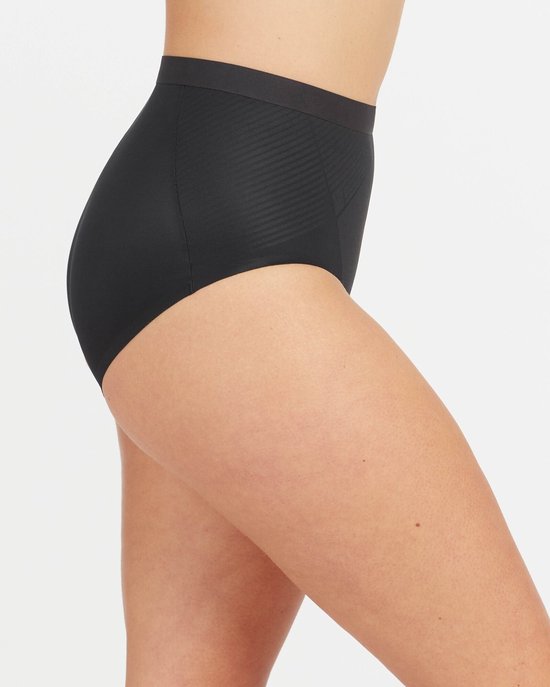 Zijaanzicht van een zwarte corrigerende slip met hoge taille, tonend de gladde stof en gestreepte details.