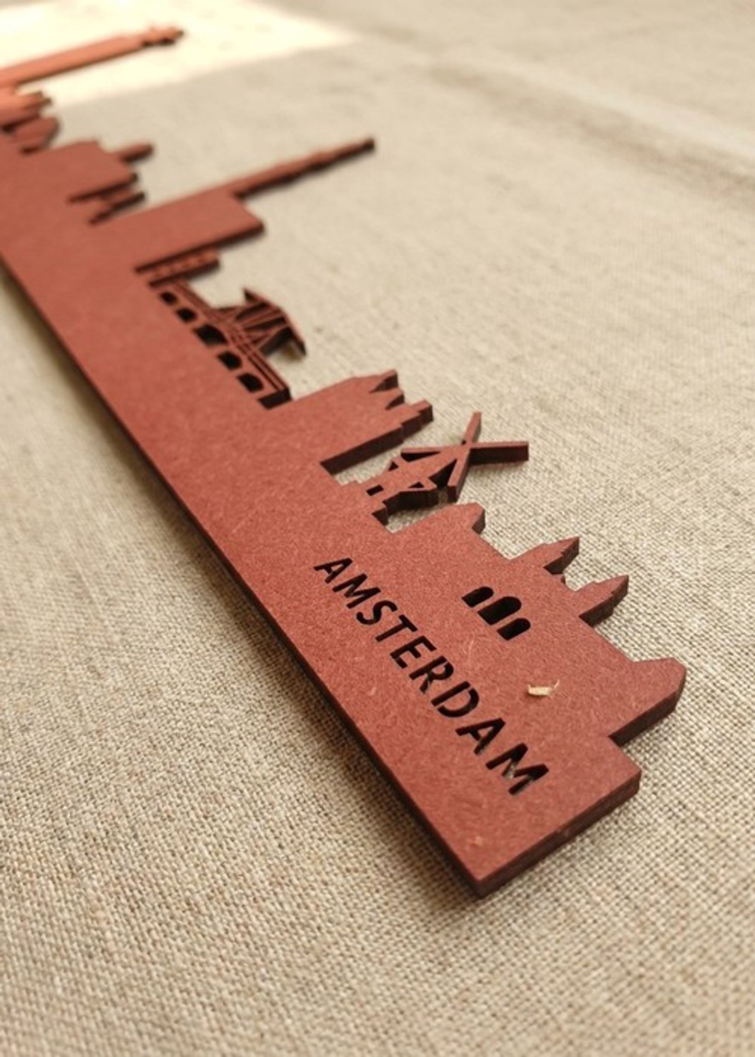 Houten Skyline Amsterdam | Wanddecoratie voor aan de muur | Rood MDF | 70 cm breed