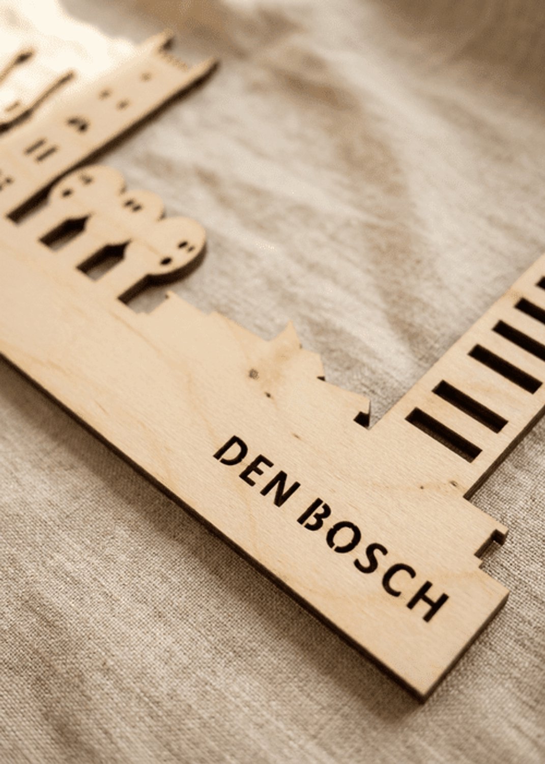Houten Skyline Den Bosch | Wanddecoratie voor aan de muur | Berken | 70 x 14 cm