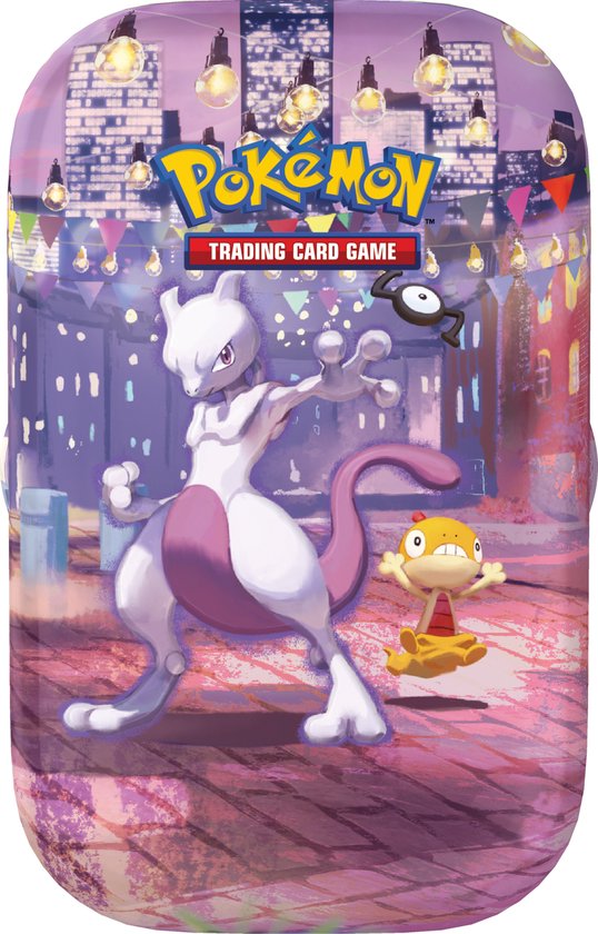 Miniblik met Mewtwo, Unown en Scraggy onder feestverlichting voor een Pokémon-ruilkaartspel-thema.