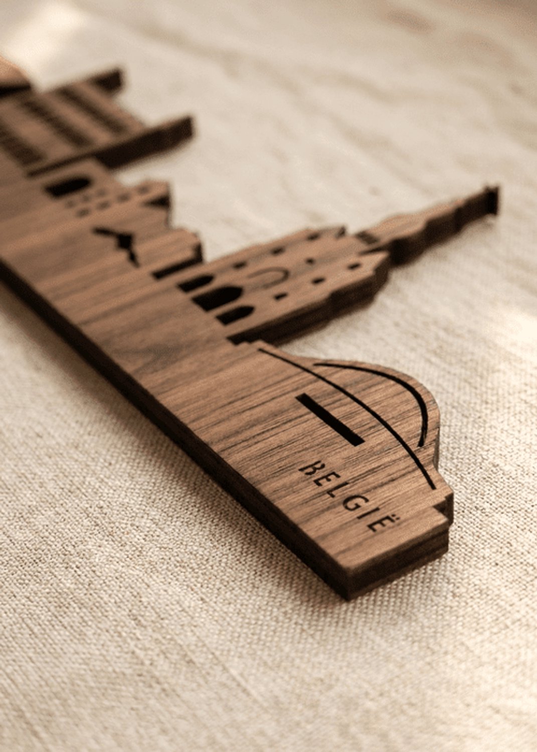 Houten Skyline België | Wanddecoratie voor aan de muur | Noten | 70 x 14 cm