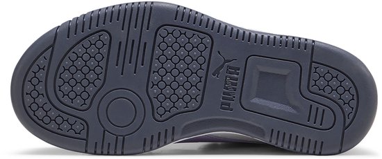Donkergrijze rubberen zool van de PUMA-sneaker met geribbeld profiel en merklogo in het midden.