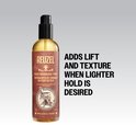 Fles Reuzel Spray Grooming Tonic met tekst over volume en textuur.
