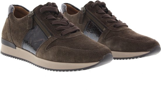 Bruine suède Gabor sneakers met rits en slangenprint detail.