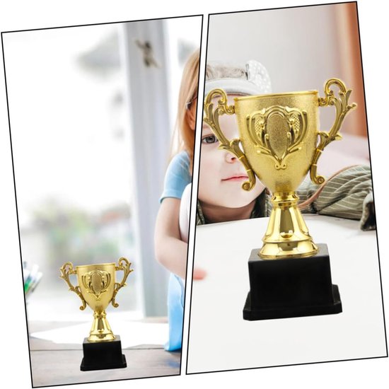 2 Stuks Delige Plastic Kinderbekers in Gouden Kleur Duurzame Prijsbekers Beloningstrophée voor Schoolwedstrijden Feestprijzen Sportevenementen Compacte Maat — afbeelding 2