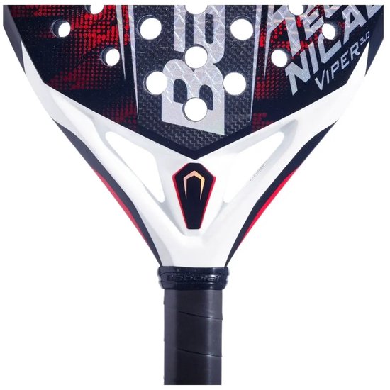 Close-up van het Babolat Technical Viper 3.0 padelracket, met witte, rode en zwarte accenten.