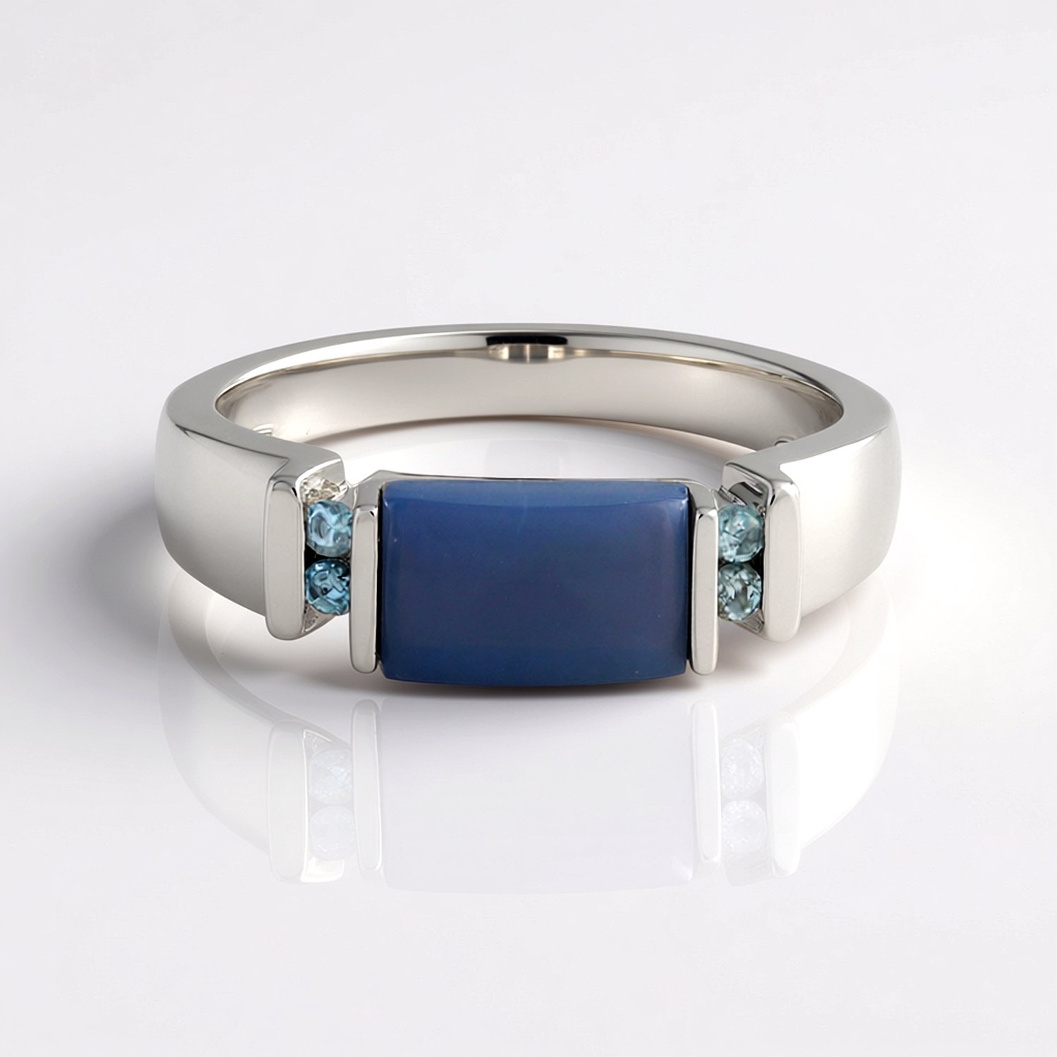 Cavill - Zilveren Ring met Blauwe Opaal 1,35 ct in Baguette Cabochon - 925 Sterling Zilver Gerhodineerd - Luxe Elegante Damesring met Ronde Zirkonen